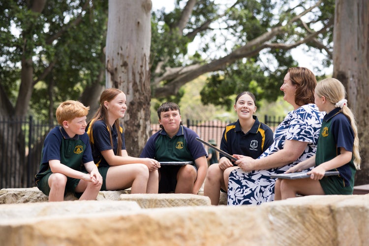 students-sitting-outside-in-yarning-circle-with-teacher