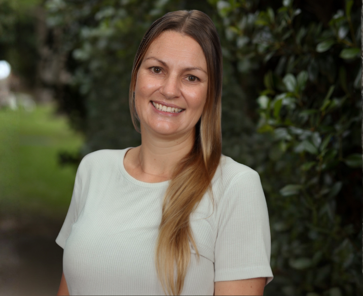 headshot-of-mrs-simmons