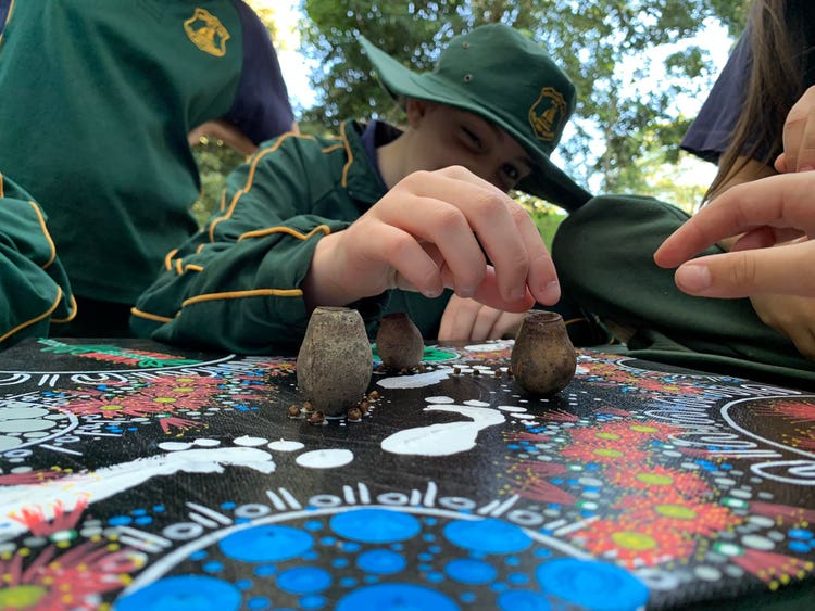 student-working-wtih-aboriginal-art